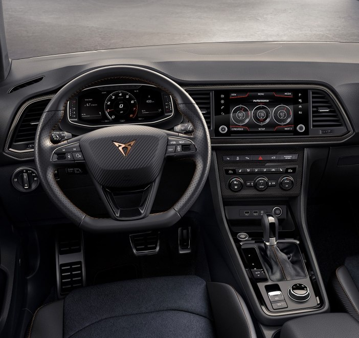 CUPRA Ateca Limited Edition - Steering wheel and dashboard