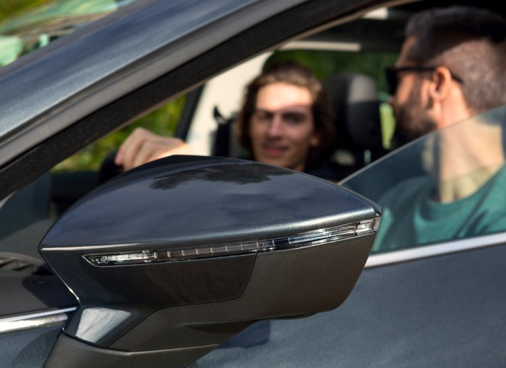SEAT Leon Estate - Automatic mirror lowering for parking