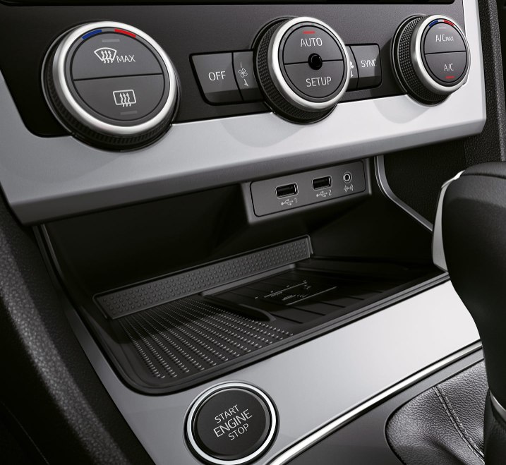 SEAT Leon Estate - Phone charging area